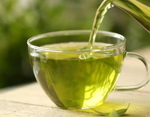 drinking green tea on an empty stomach