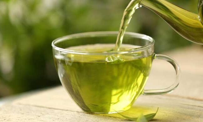 drinking green tea on an empty stomach
